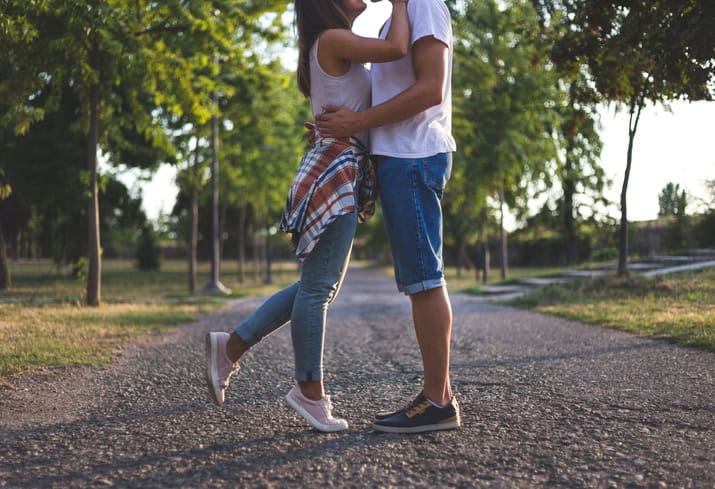 I Made My Boyfriend Wait A Year Before Kissing Me & Now He’s My Husband