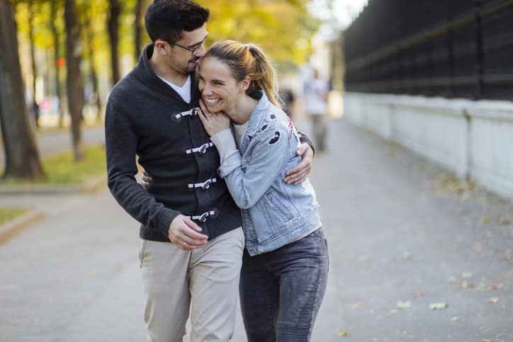Is He “Prowling” You? What This New Dating Trend Is & Why It Sucks