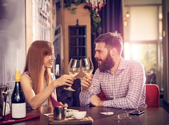 couple drinking date wine