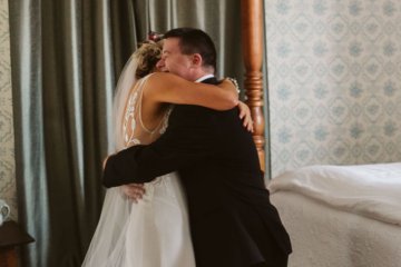 This Bride’s Beautiful ‘First Look’ Photoshoot With Her Brother On Her Wedding Day Will Make You Cry