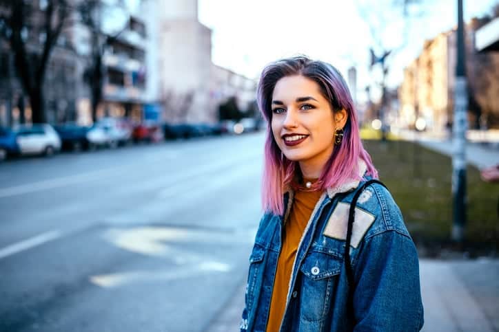 woman with pink hair in the city