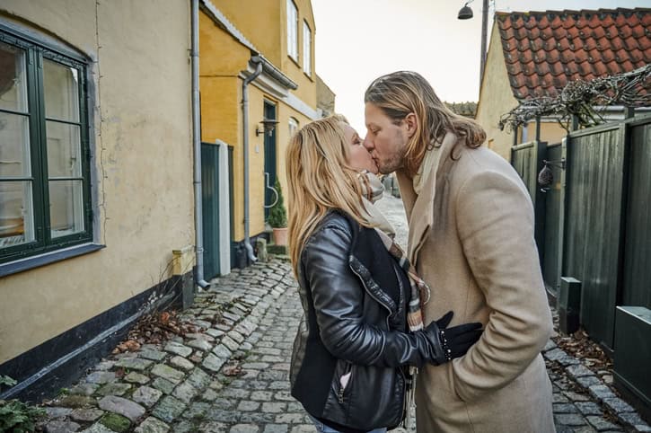what makes a guy fall in love with you