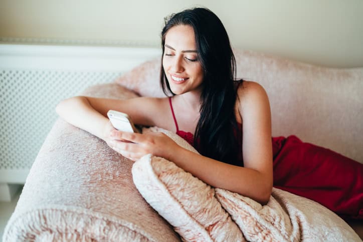 10 Texts To Send A Guy To Make Him Totally Obsessed With You