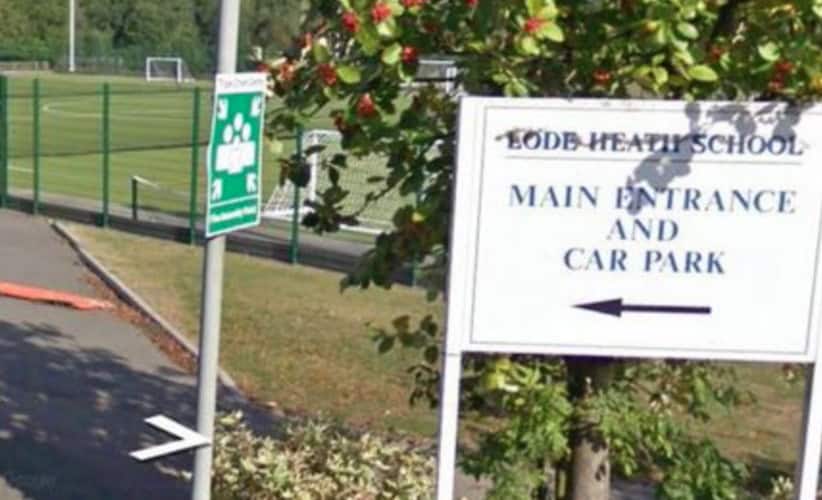 Parents Are Furious After School Forces Kids To Eat Outside ‘Regardless Of The Weather’