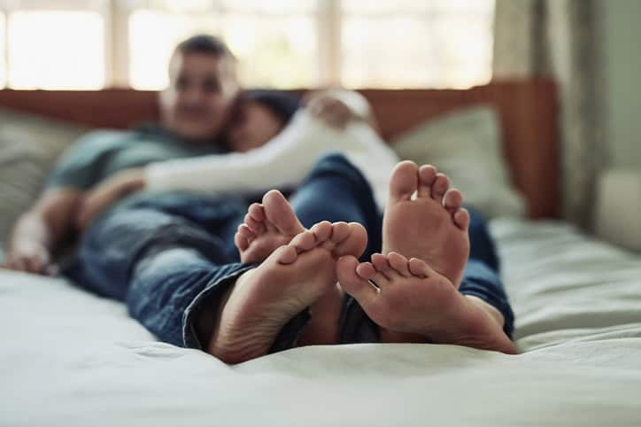 toes falling off