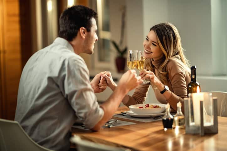 Couple eating at the dinner table.