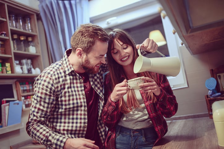 10 Unmistakable Signs A Guy Who’s Already In A Relationship Is Flirting With You