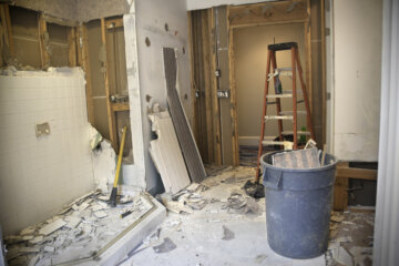 Contractor Destroys Bathroom He Built After Customer Refuses To Pay For The Job