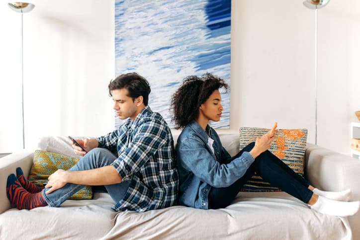 signs relationship isn't happy