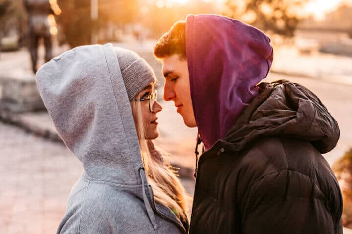 how to kiss a guy for the first time