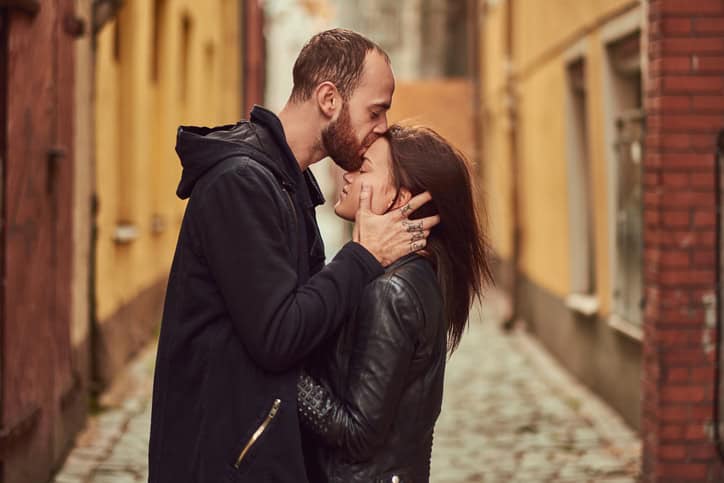 how to date someone with trust issues