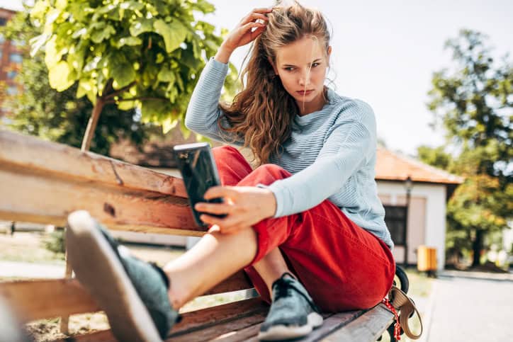 how to flirt over text without embarrassing yourself