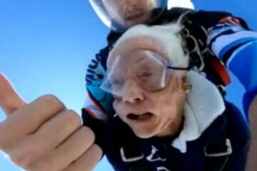 World War II Nurse Celebrates 100th Birthday By Skydiving for The First Time