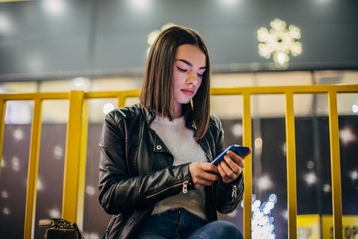 How To Text Someone You Just Met Without Being Awkward - Bolde