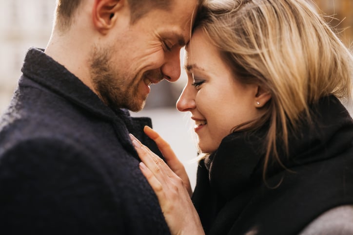 couple falling in love