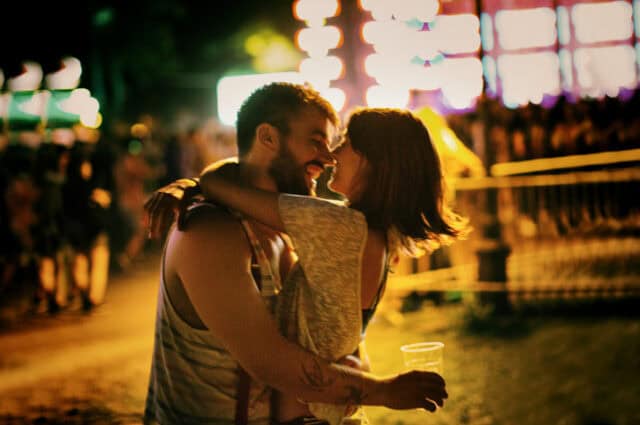 couple kissing at music festival