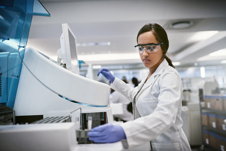 Female scientist in a lab.