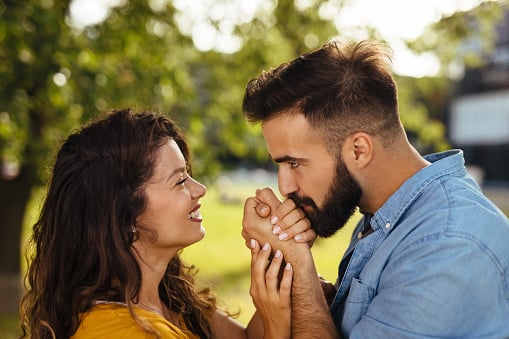 How To Keep Someone Happy: 14 No-Nonsense Tips