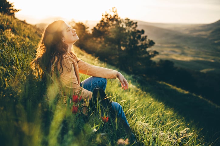 Young woman traveler.