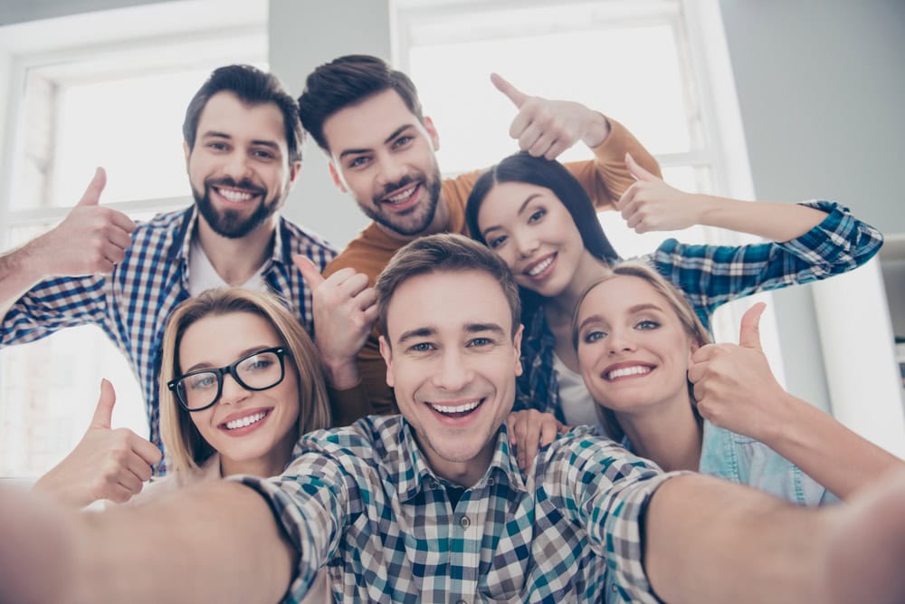 16 Simple Habits That Radiate Attractiveness