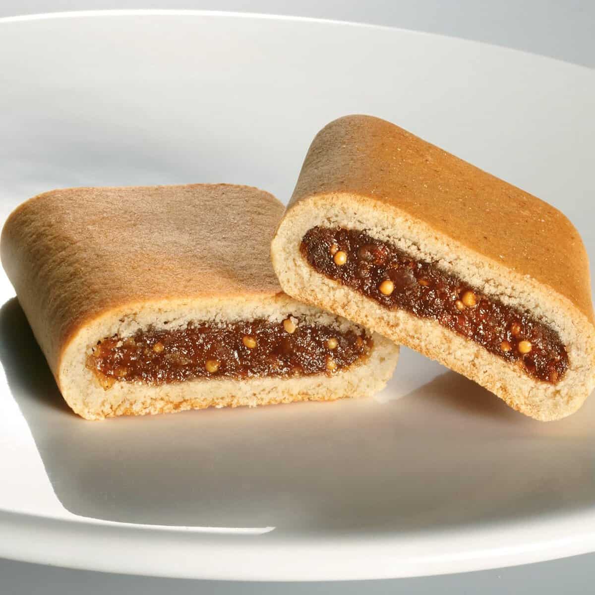 A plate of Fig Newton cookies.