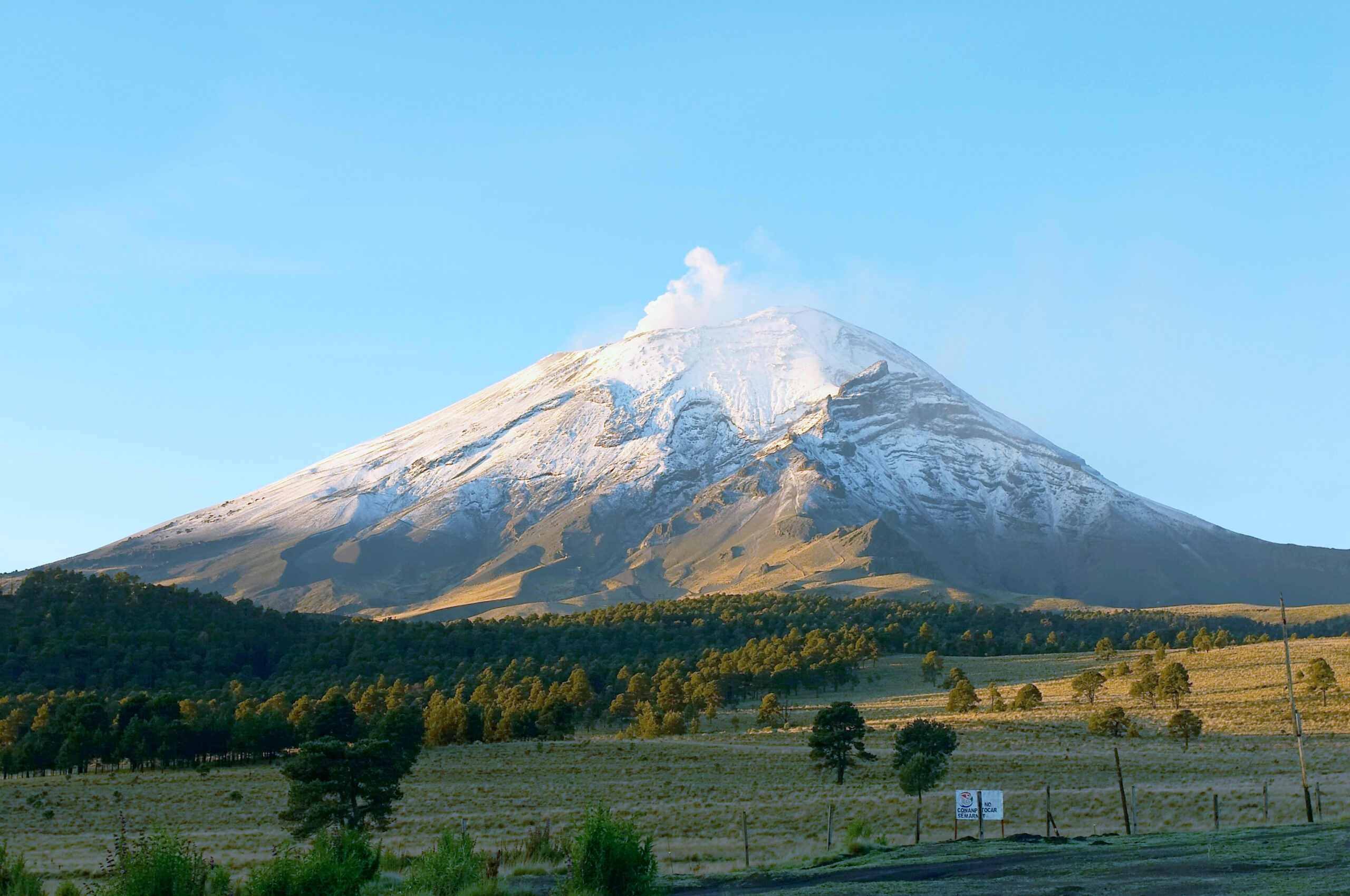 Popocatépetl, Mexico volcano.