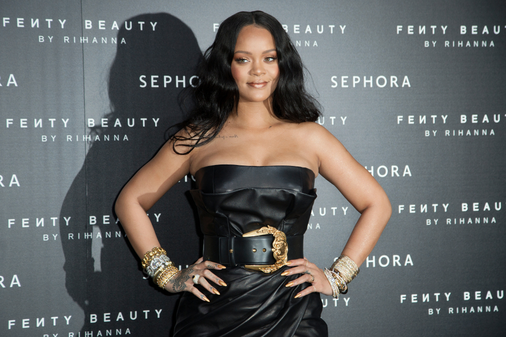 Celebrity Rihanna on the red carpet.