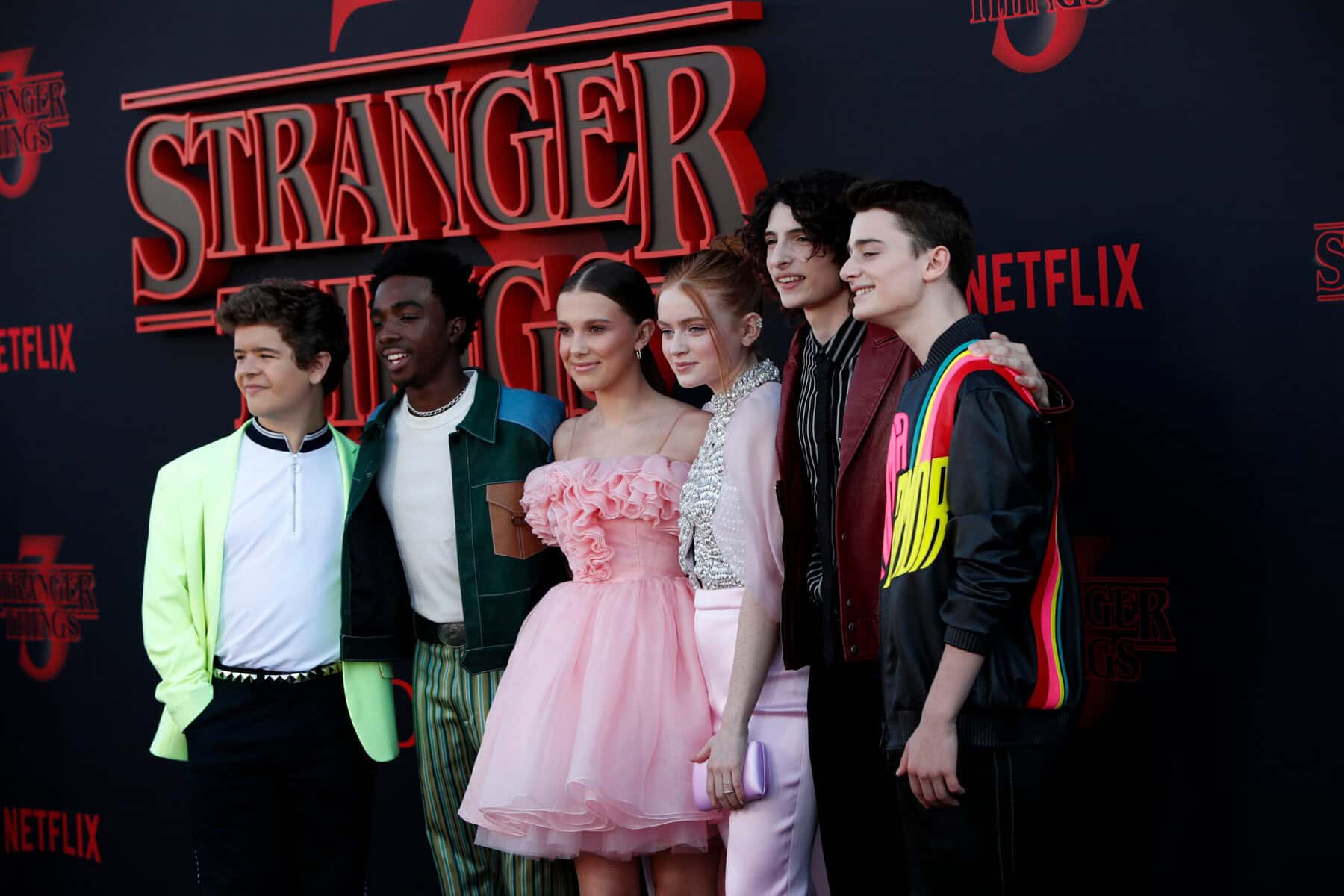The cast of Stranger Things on the red carpet.