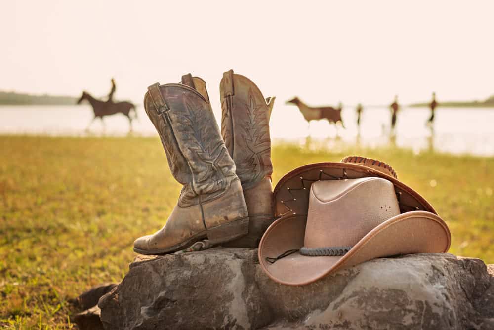 Wild west scene with horse, cowboy boots and hat.