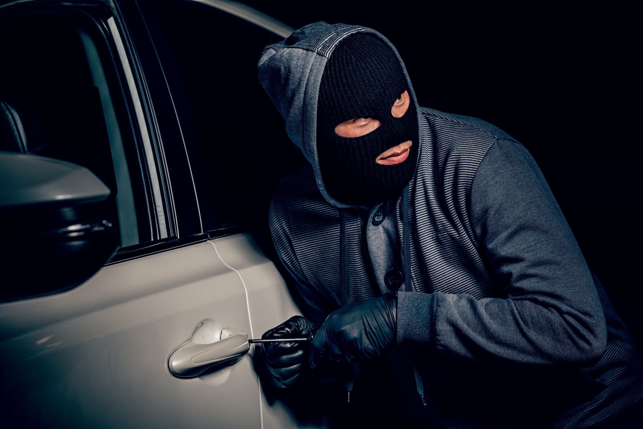 carjack thief steal car