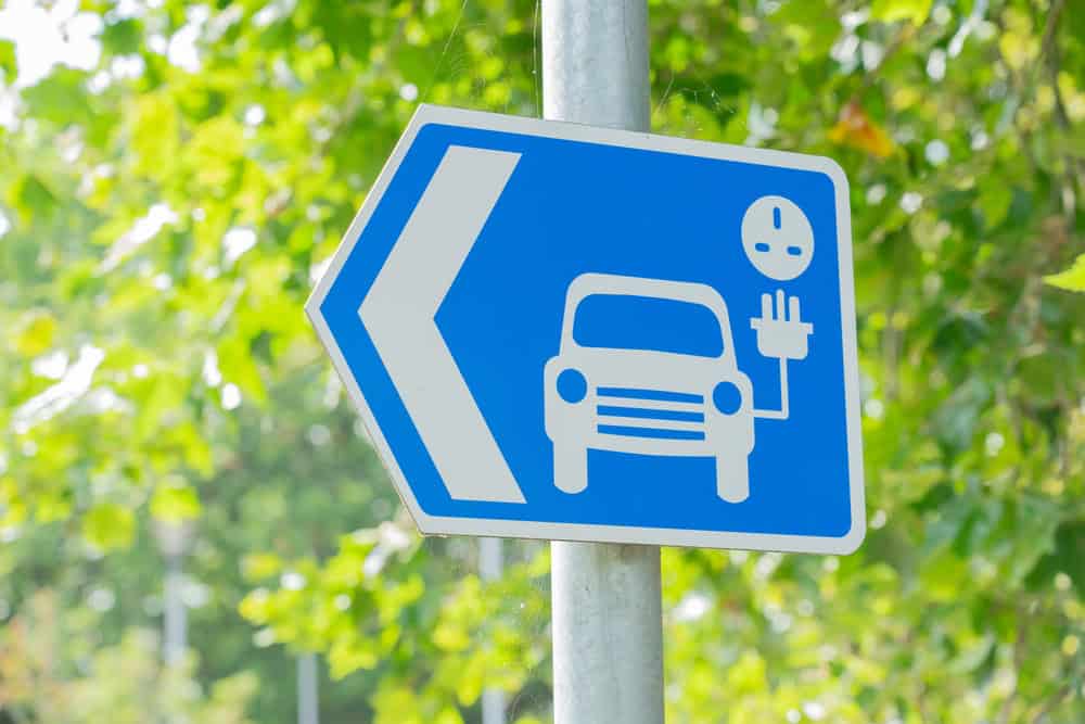 Traffic sign for electric car charging