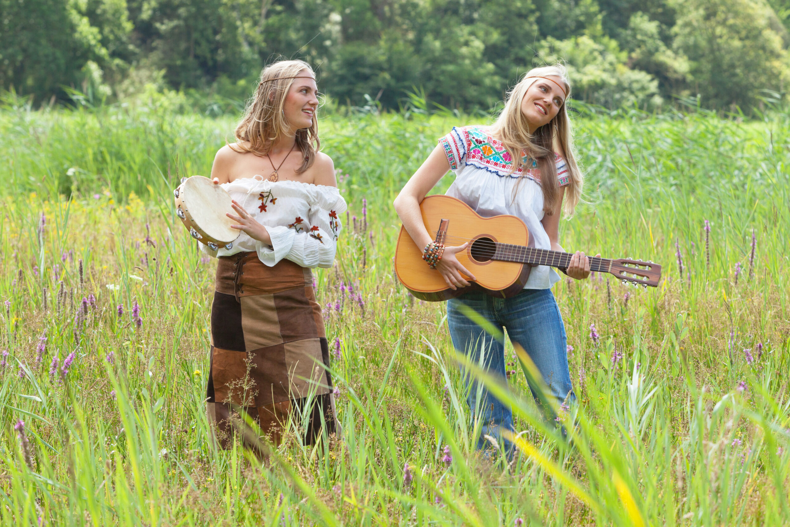 Two 70s teenagers entertaining themselves outside playing music.