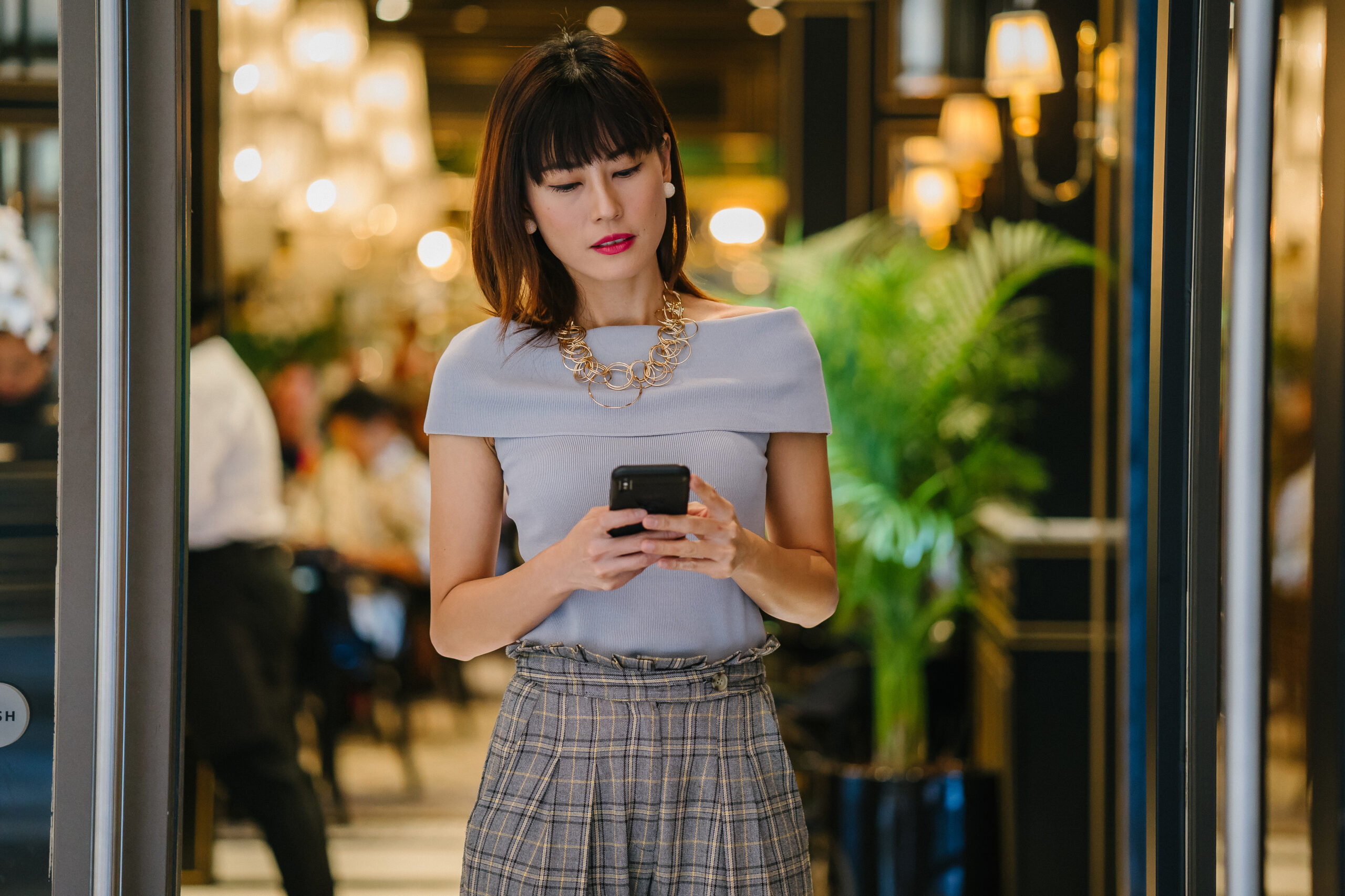 A woman being interrupted at lunch by text from a friend in need.