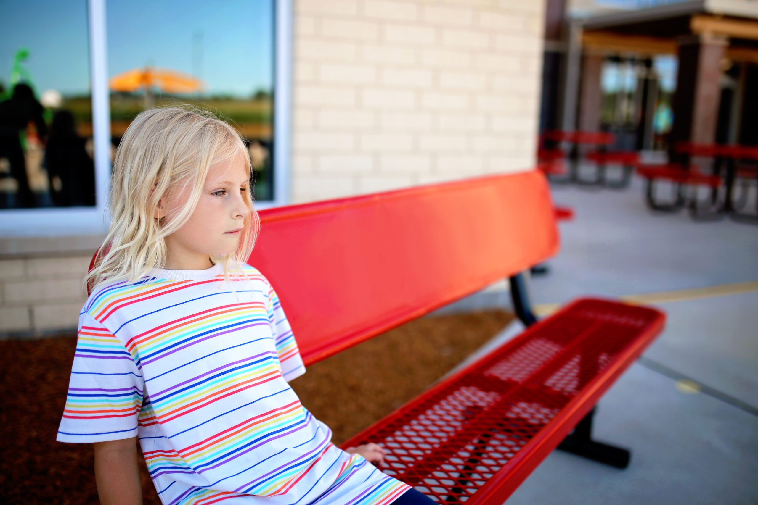 Psychology says adults who rarely received praise growing up often ...