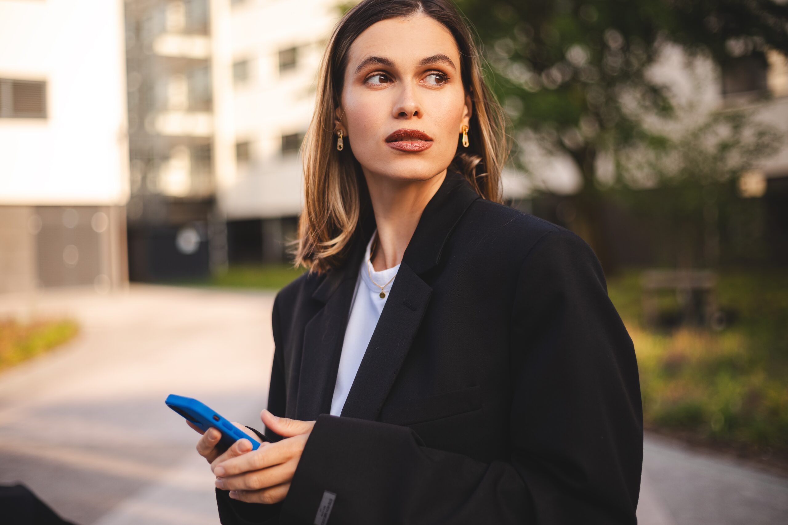 A very put-together looking woman on the street.