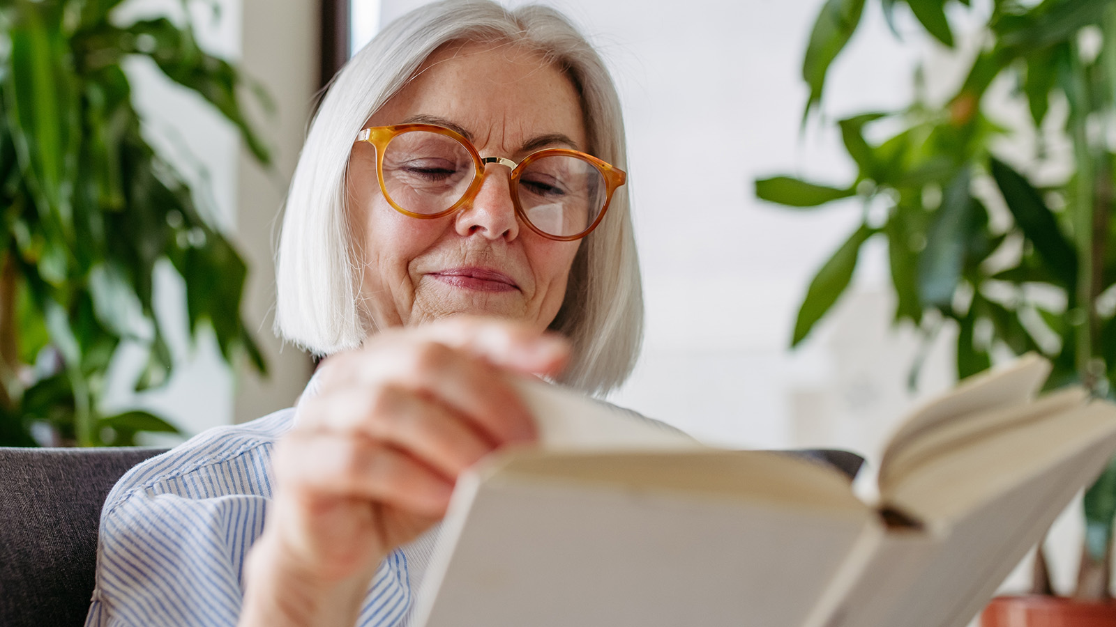 People who stay mentally sharp into their 80s usually aren’t doing puzzles — psychology says the protective habits look more like arguing about politics, learning the new thing badly, and refusing to let anyone finish their sentences for them