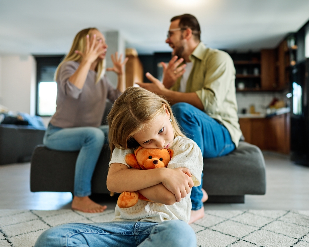 Marriage couple fighting in front of their kid