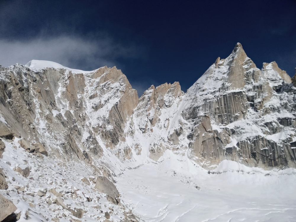 A beautiful view of snow in the mountains.