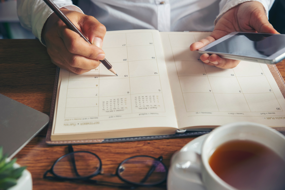 Man using his daily planning calendar.
