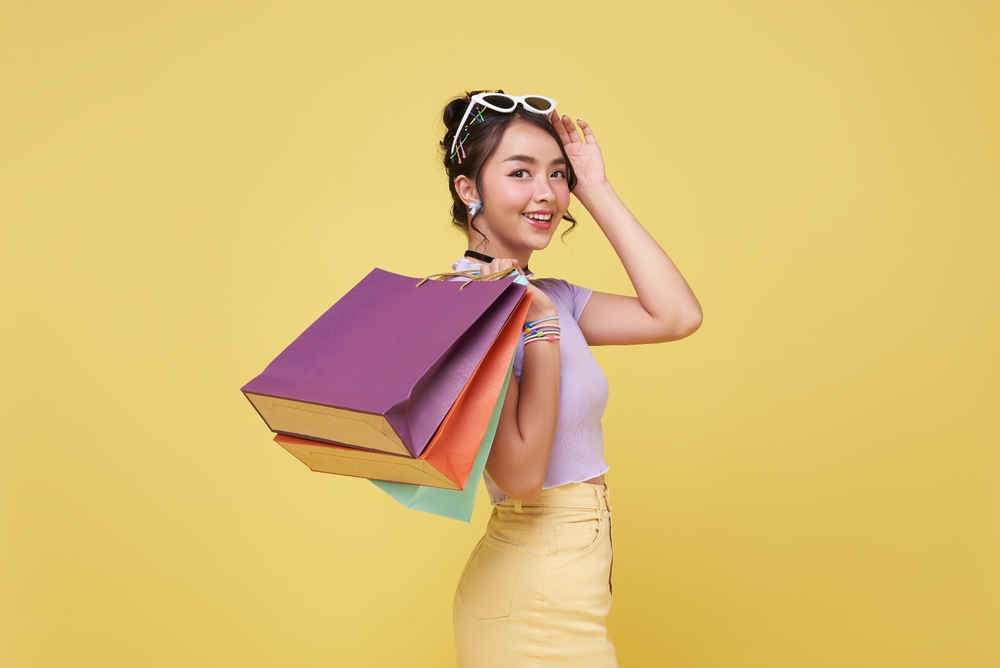 Fashionable woman holding shopping bags.